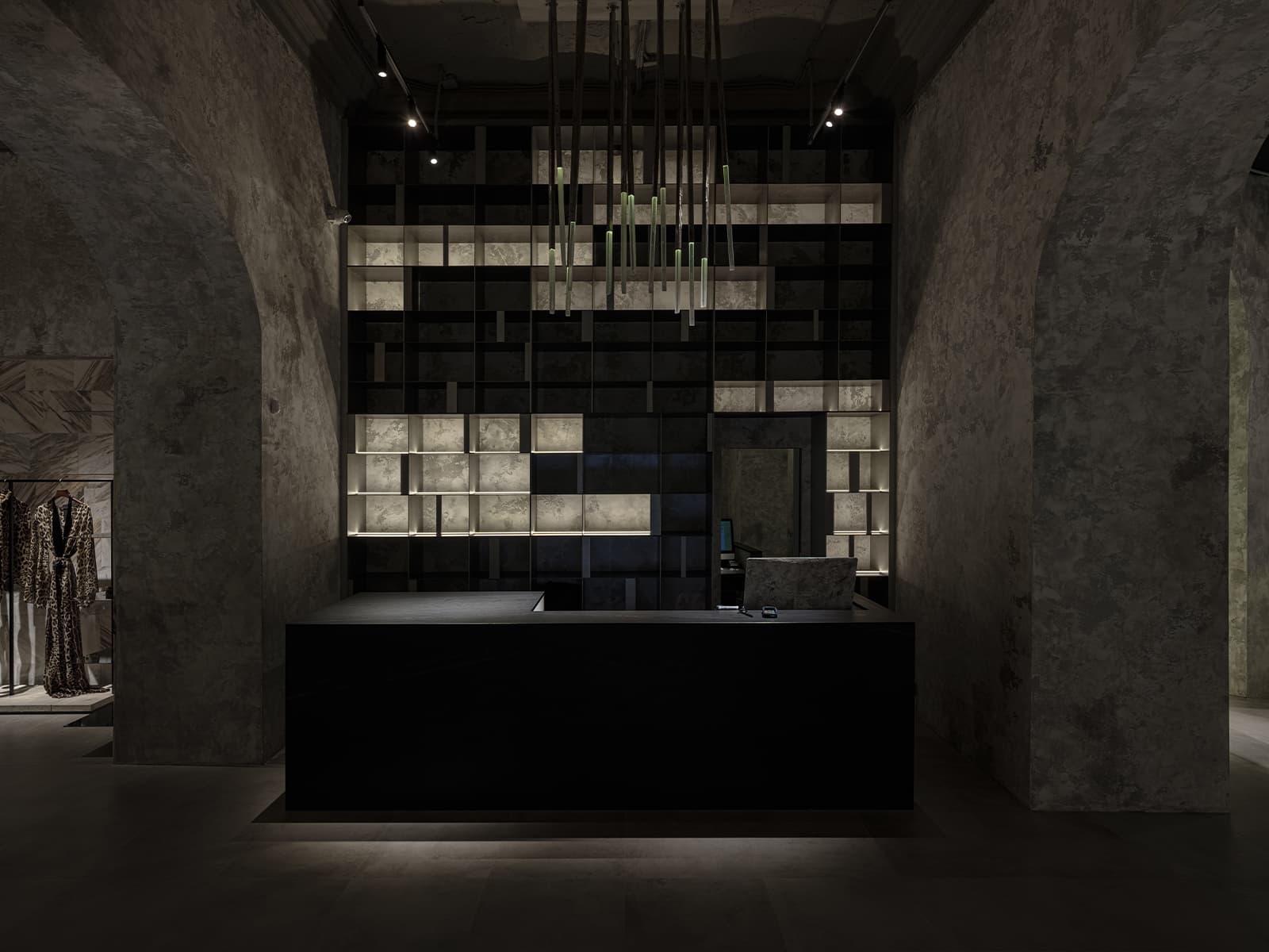 Таинственный дух итальянских палаццо в бутике одежды — проект Валерии Гореловой и бюро The VIEW