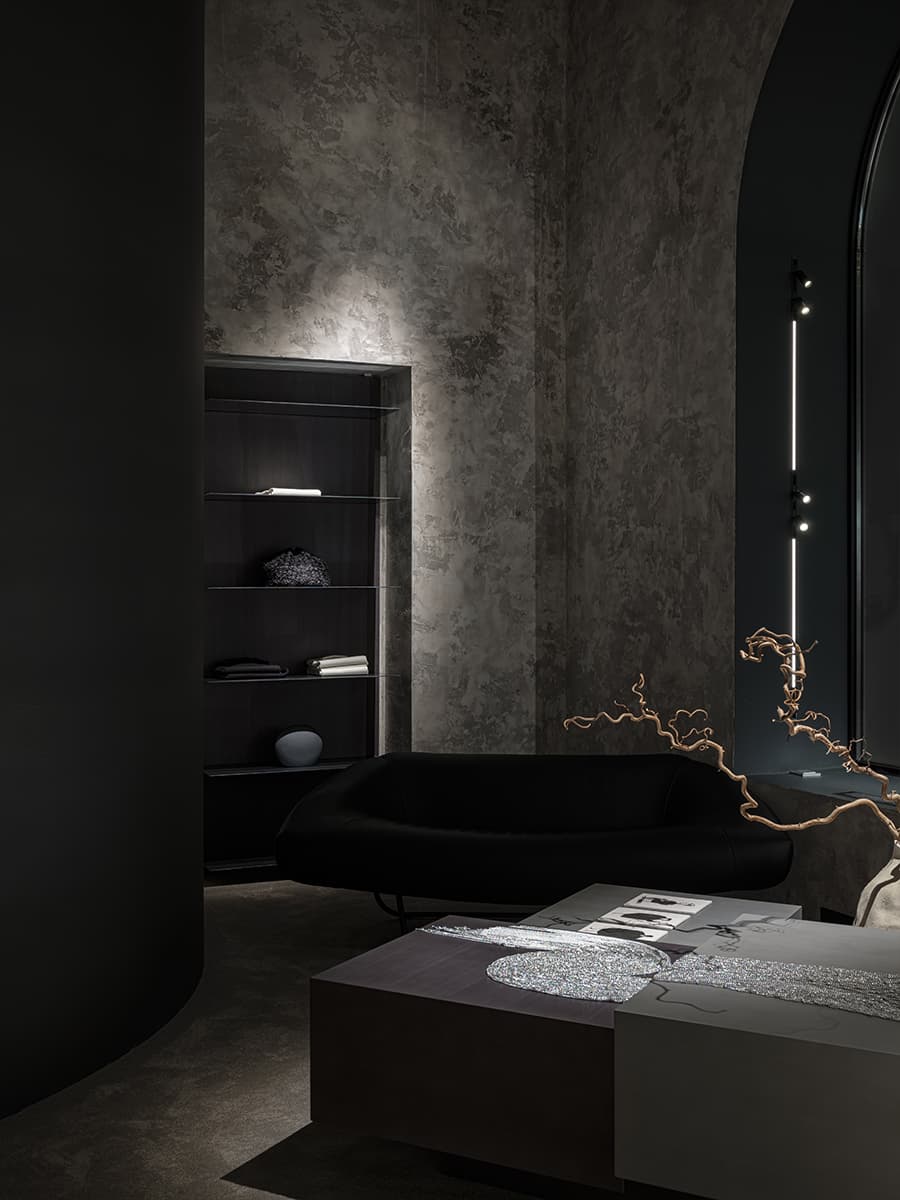 Таинственный дух итальянских палаццо в бутике одежды — проект Валерии Гореловой и бюро The VIEW w3