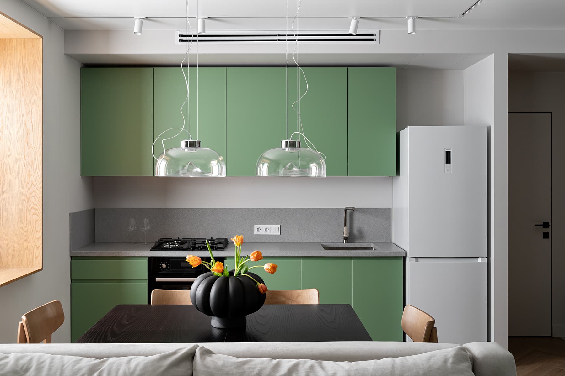 Пастельные оттенки в интерьере небольшой семейной квартиры — проект LR Design Atelier