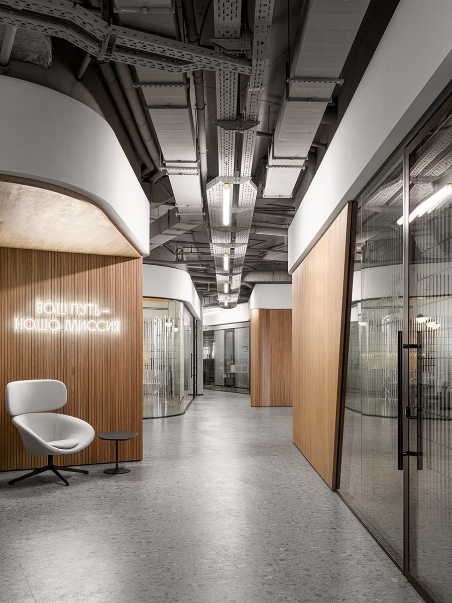 Уютный интерьер офиса современного техно-гиганта — проект дизайн-бюро N°11