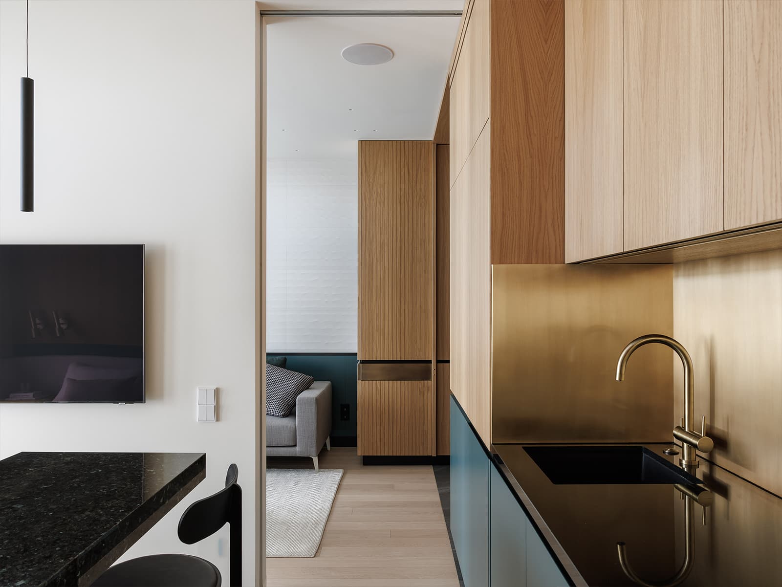 Наполненный теплом интерьер квартиры на берегу Финского залива — проект Background Studio