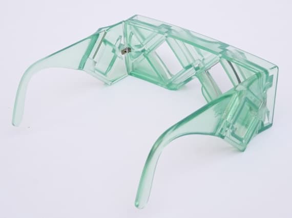 Дизайнер из Израиля акцентирует внимание на проблемах со зрением