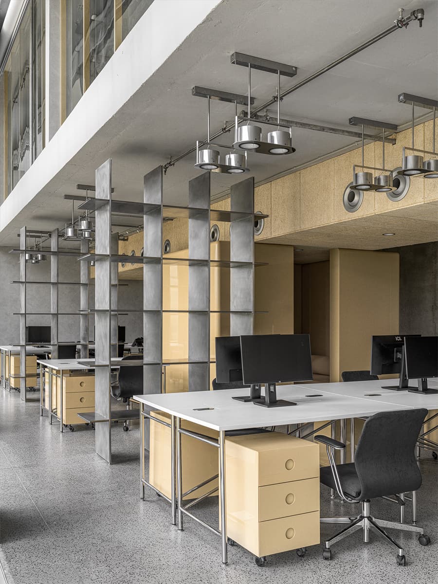 Бетон, фанера и глянцевые фасады мебели в интерьере московского офиса — проект бюро .dpt