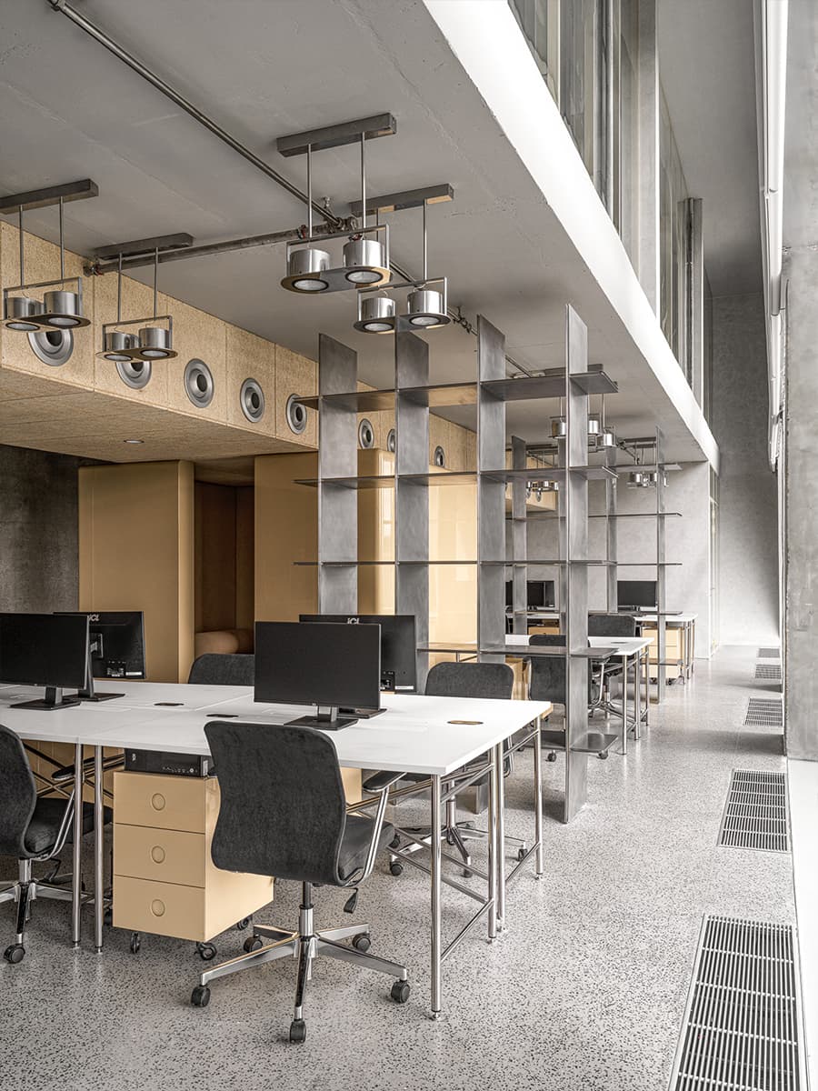 Бетон, фанера и глянцевые фасады мебели в интерьере московского офиса — проект бюро .dpt