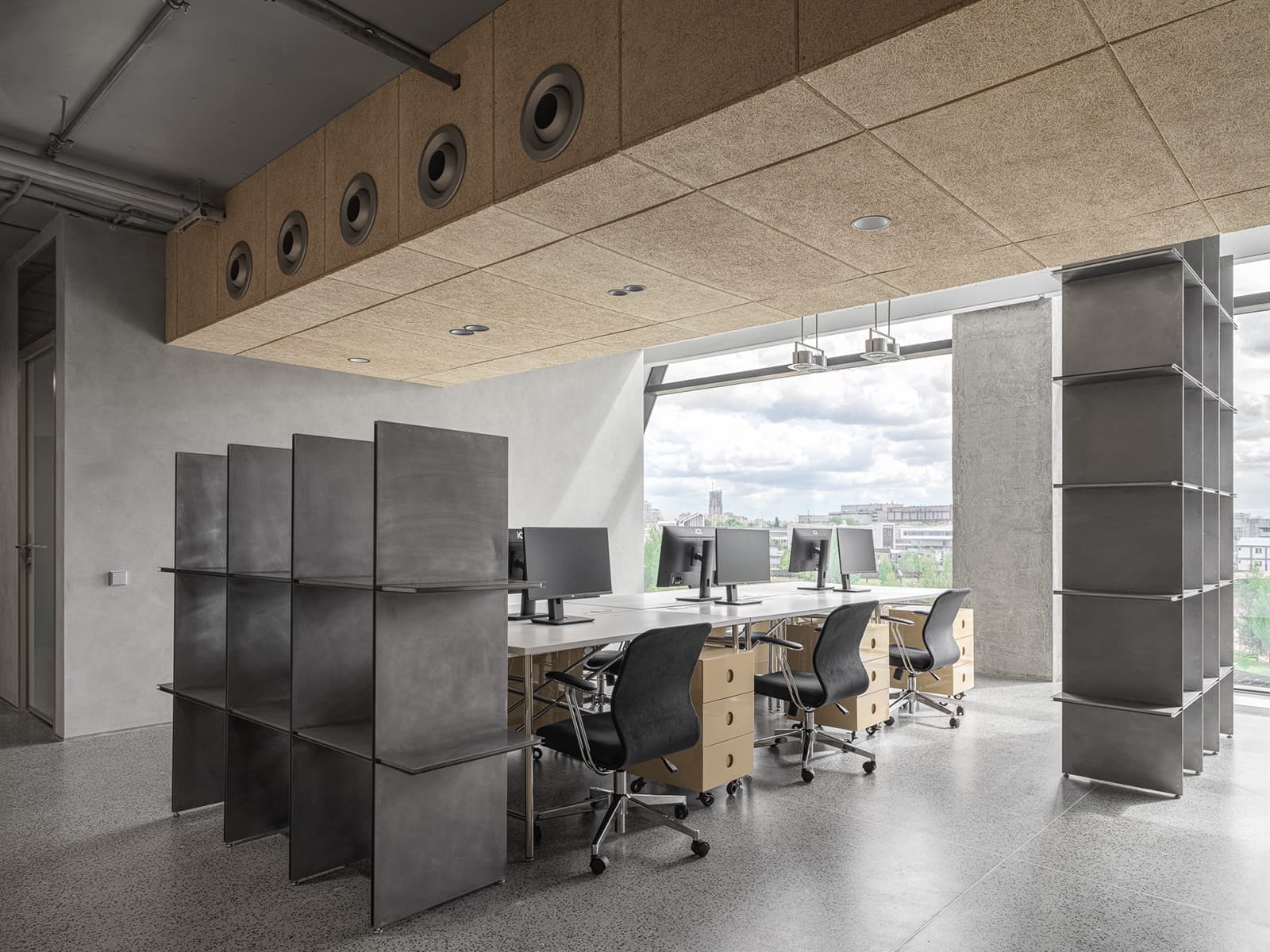 Бетон, фанера и глянцевые фасады мебели в интерьере московского офиса — проект бюро .dpt