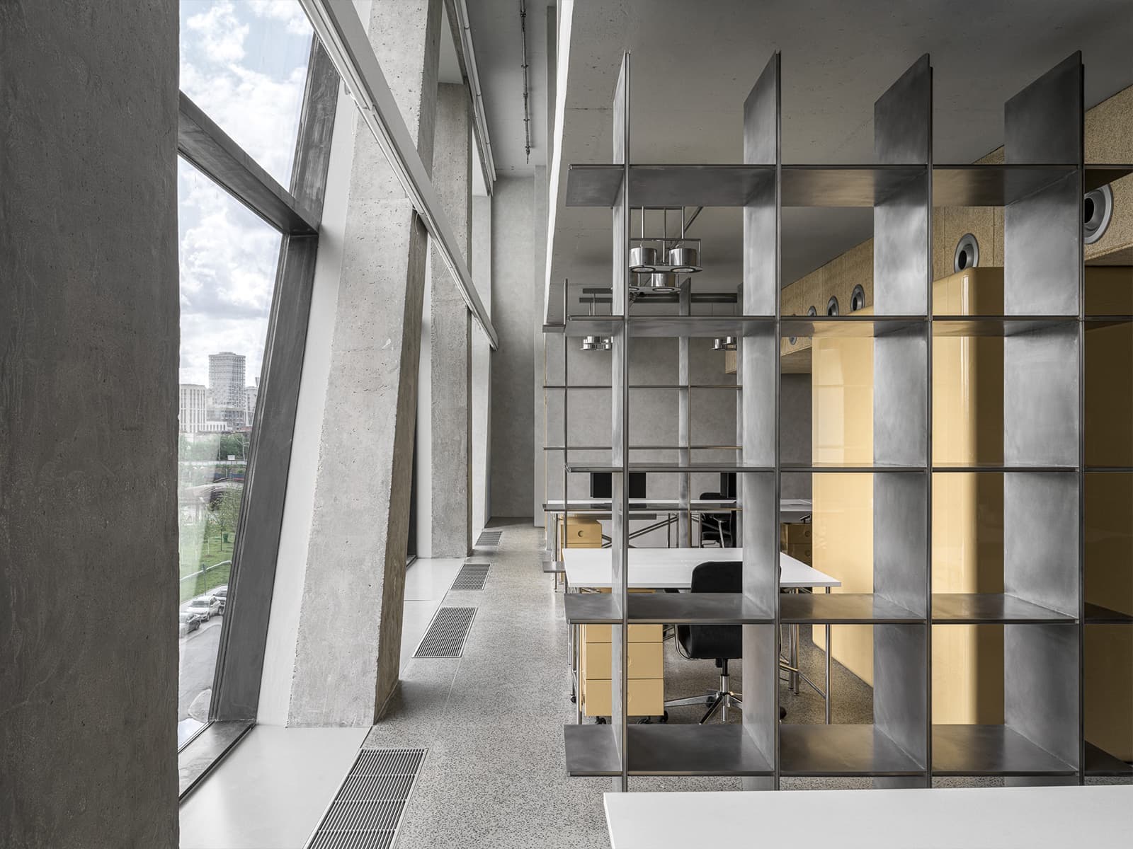 Бетон, фанера и глянцевые фасады мебели в интерьере московского офиса — проект бюро .dpt