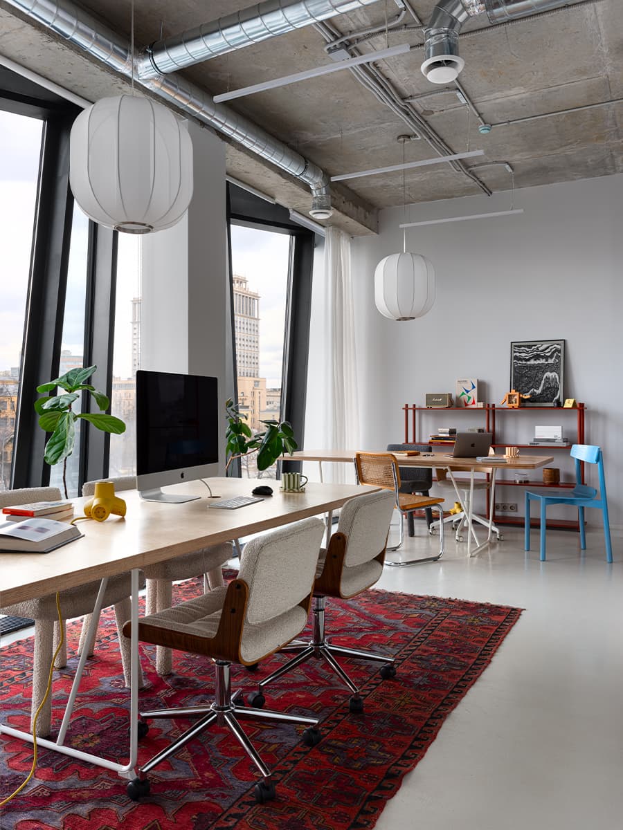 Эклектичный и яркий интерьер офиса дизайн-студии — проект студии DSGN HUB