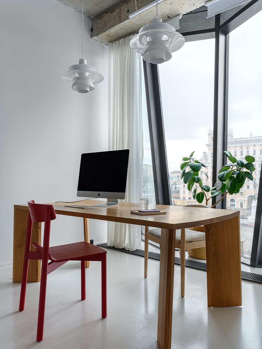 Эклектичный и яркий интерьер офиса дизайн-студии — проект студии DSGN HUB