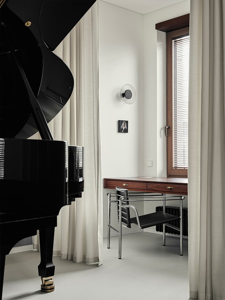 Эклектичный интерьер семейной квартиры с петербургским характером — проект DA Bureau