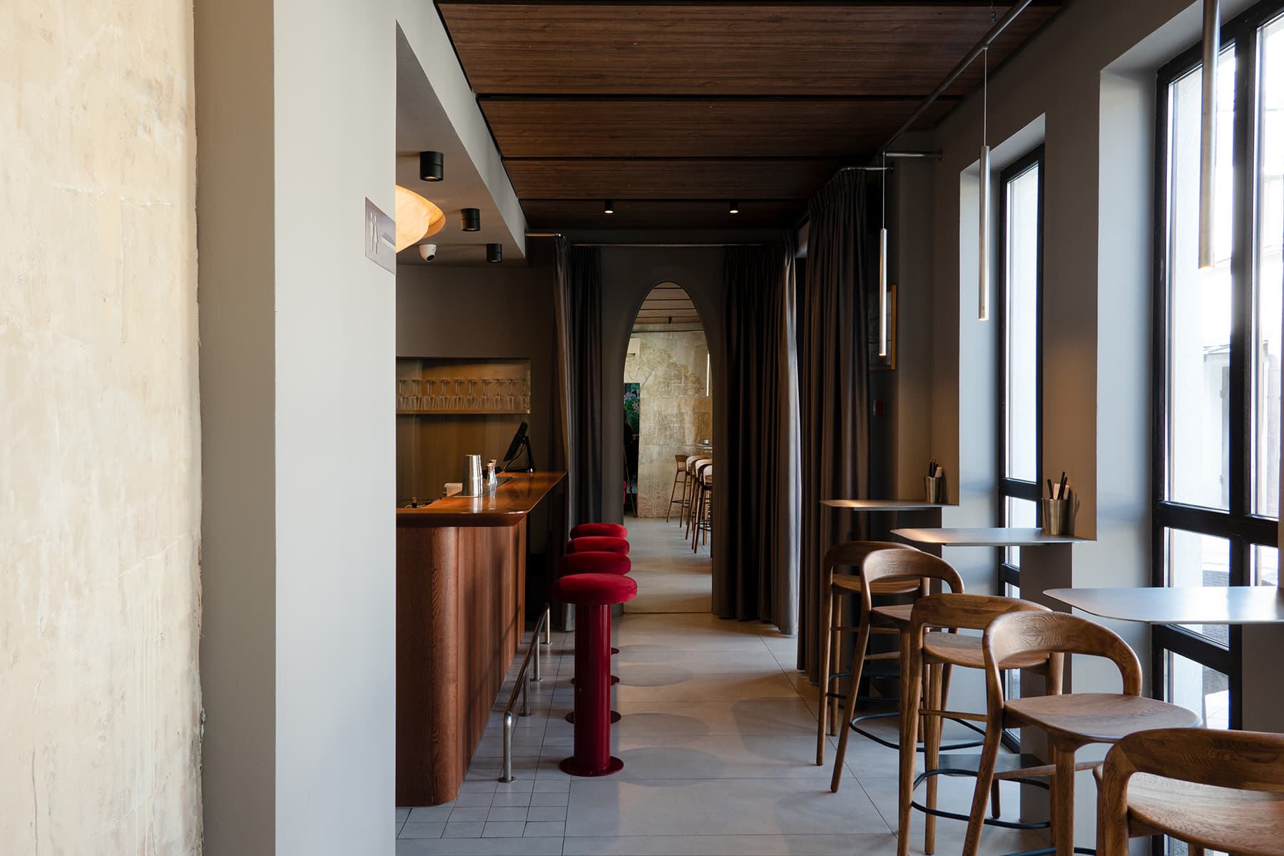 Лаконичный интерьер симферопольского бара площадью в 33 м² — проект Екатерины Саракула