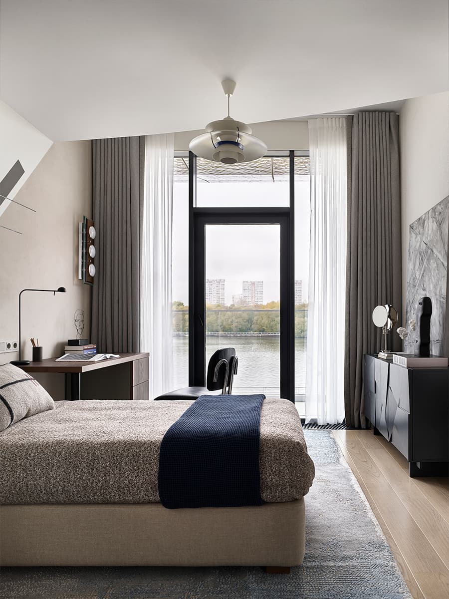 Медитативный теплый интерьер квартиры в шумной столице — проект студии DESIGN IS FINE