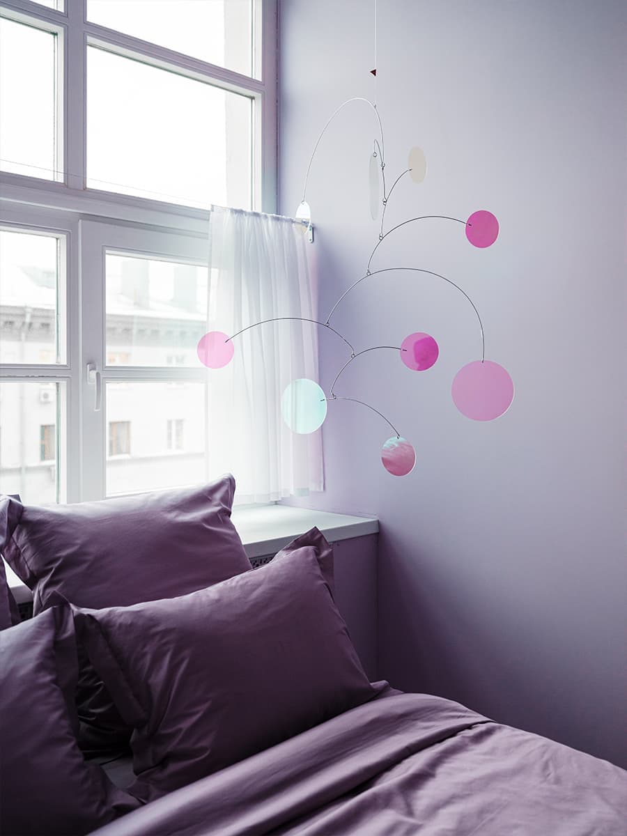 Монохром и металлизированные шторы в интерьере шоурума постельного белья — проект Анны Завгородней