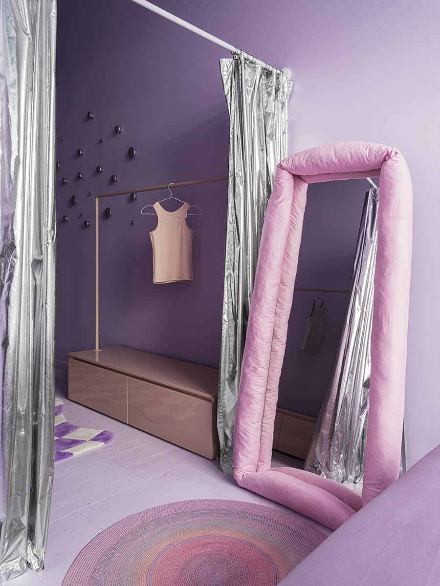 Монохром и металлизированные шторы в интерьере шоурума постельного белья — проект Анны Завгородней