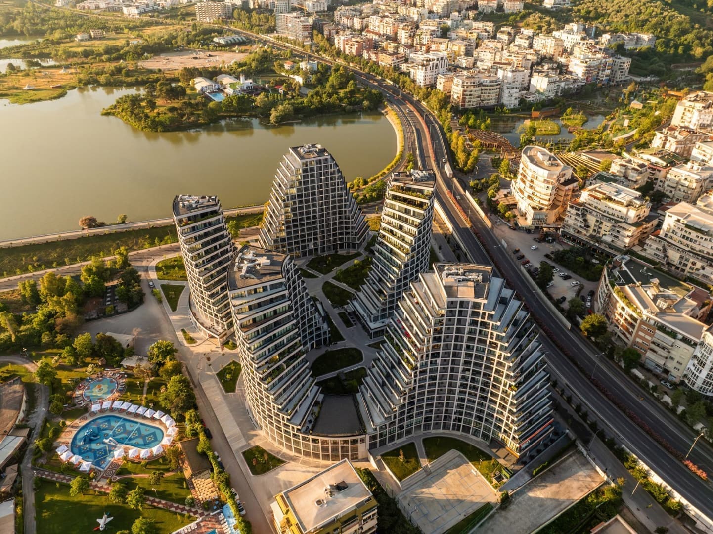 JA Joubert Architecture завершили строительство жилого комплекса Lake Views в Тиране JA Joubert Architecture завершили строительство жилого комплекса Lake Views в Тиране