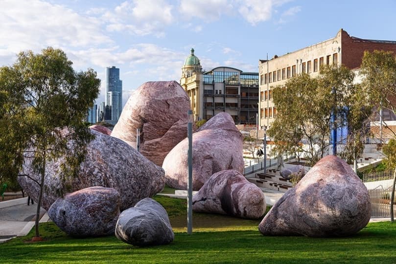 ENESS привезли в Мельбурн надувной «каменный сад»