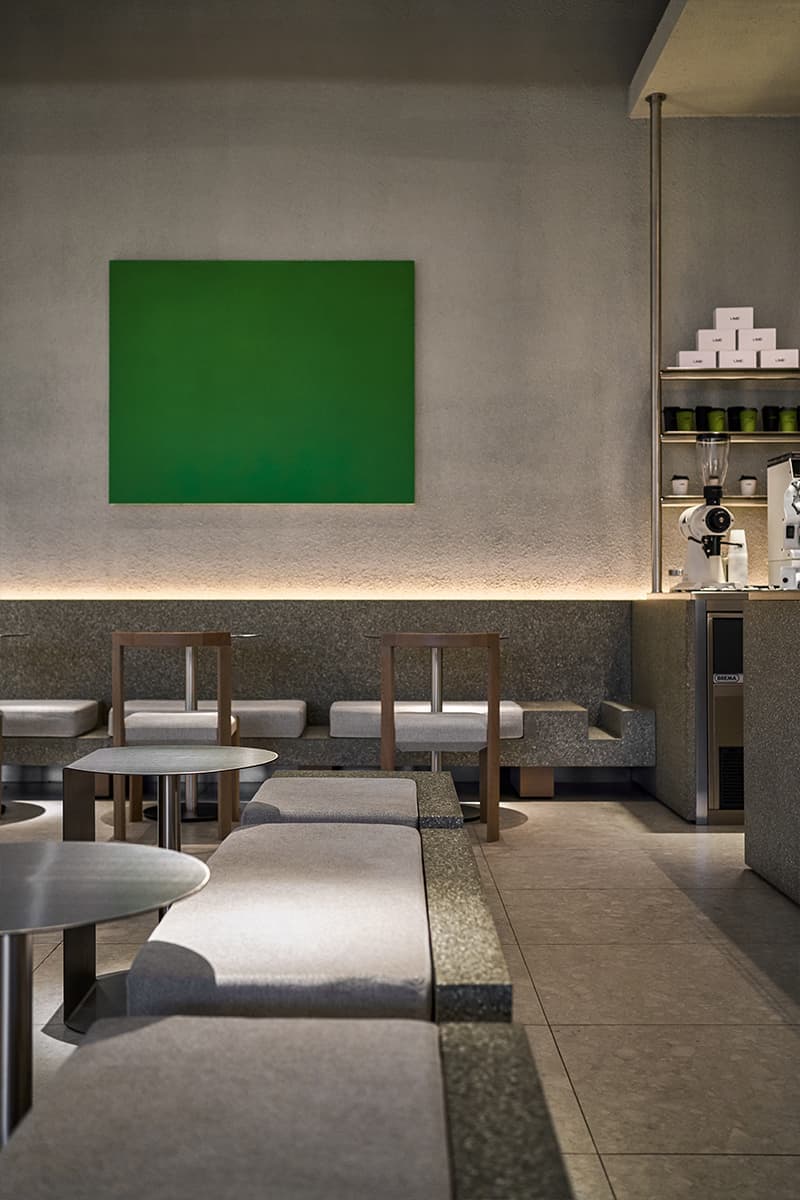 Лаймовый цвет и немного металла в интерьере компактного кафе — проект студии ZeWorkroom