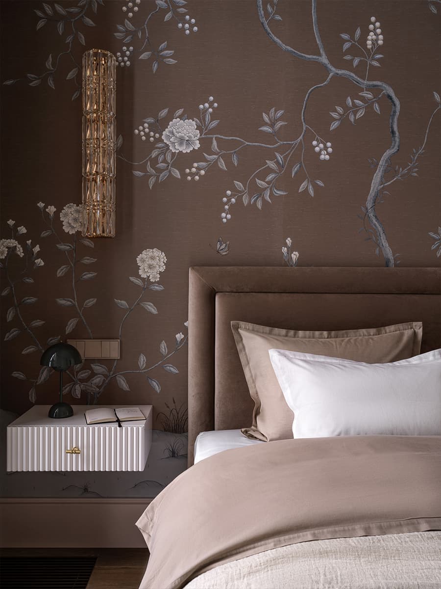 Классика и узорчатые обои в интерьере квартиры для девушки — проект DIB.architects