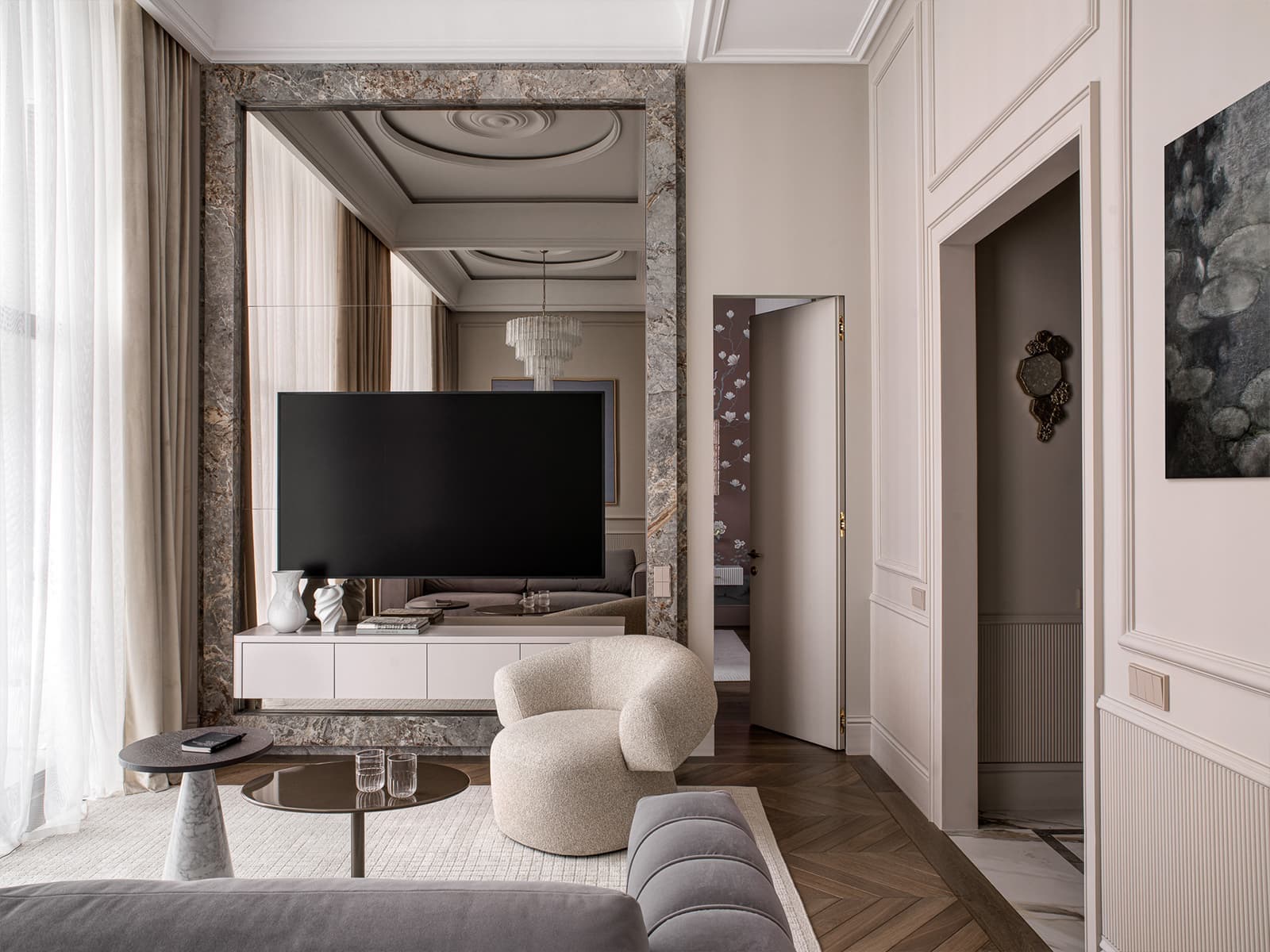 Классика и узорчатые обои в интерьере квартиры для девушки — проект DIB.architects