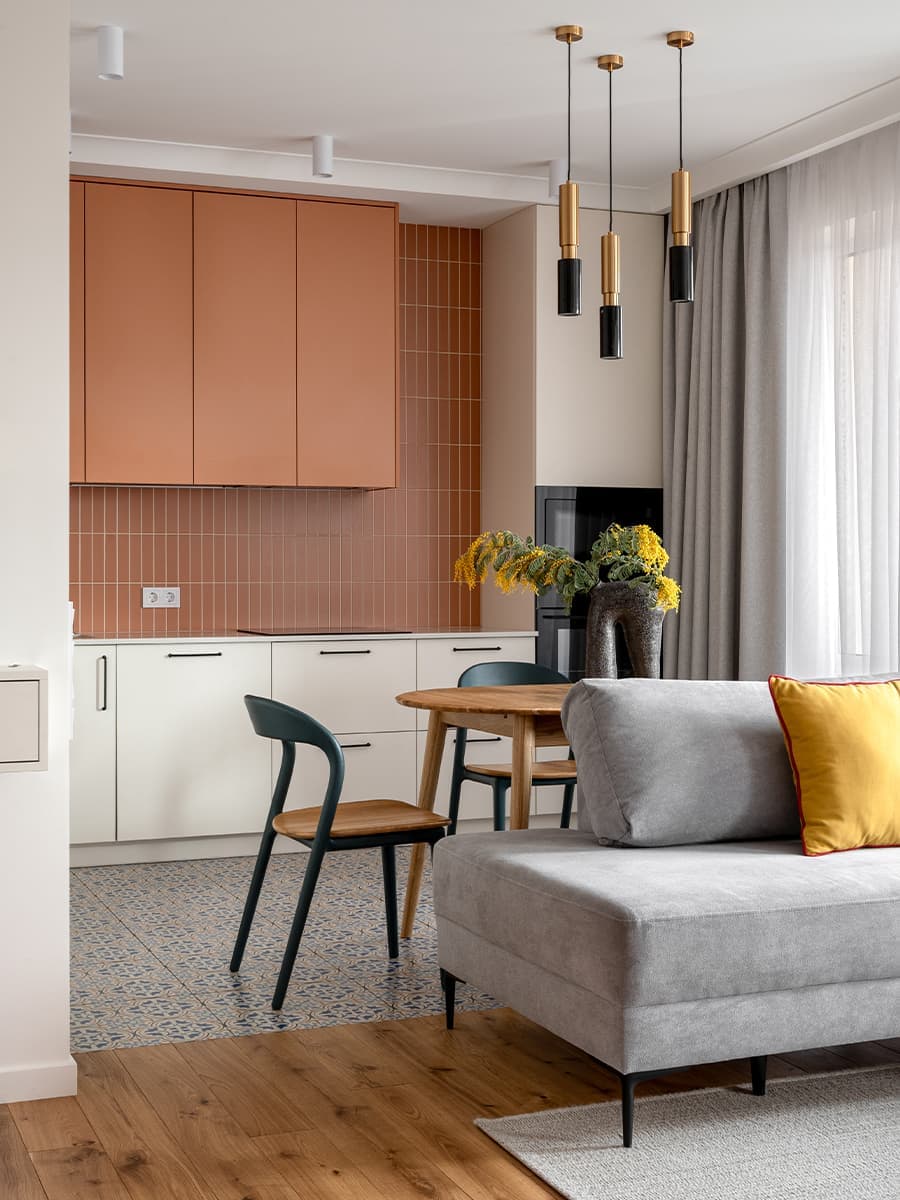 Теплая терракота и травянистые оттенки в интерьере для сотрудников киноиндустрии — проект бюро Archiline