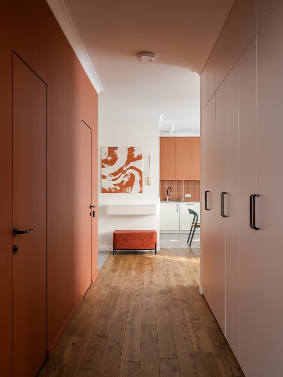 Теплая терракота и травянистые оттенки в интерьере для сотрудников киноиндустрии — проект бюро Archiline