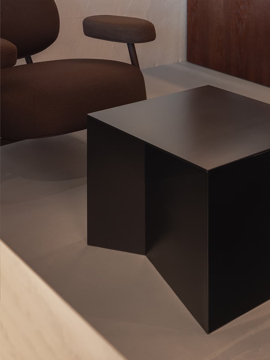 Теплая ретро-атмосфера и коричневые тона в интерьере кофейни — проект KIDZ