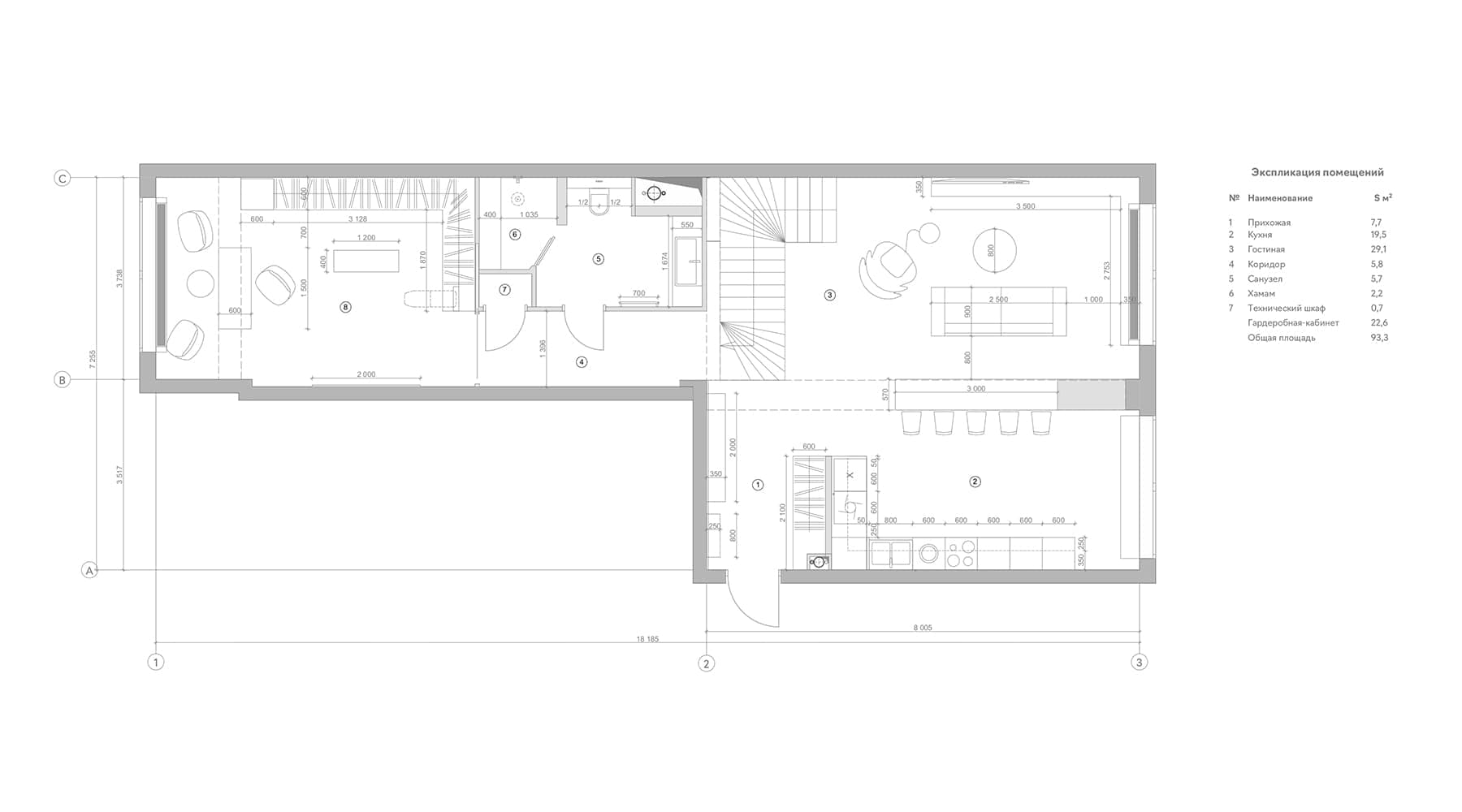 Объемная стена и культовая мебель в монохромном интерьере квартиры — проект студии «Точка дизайна»