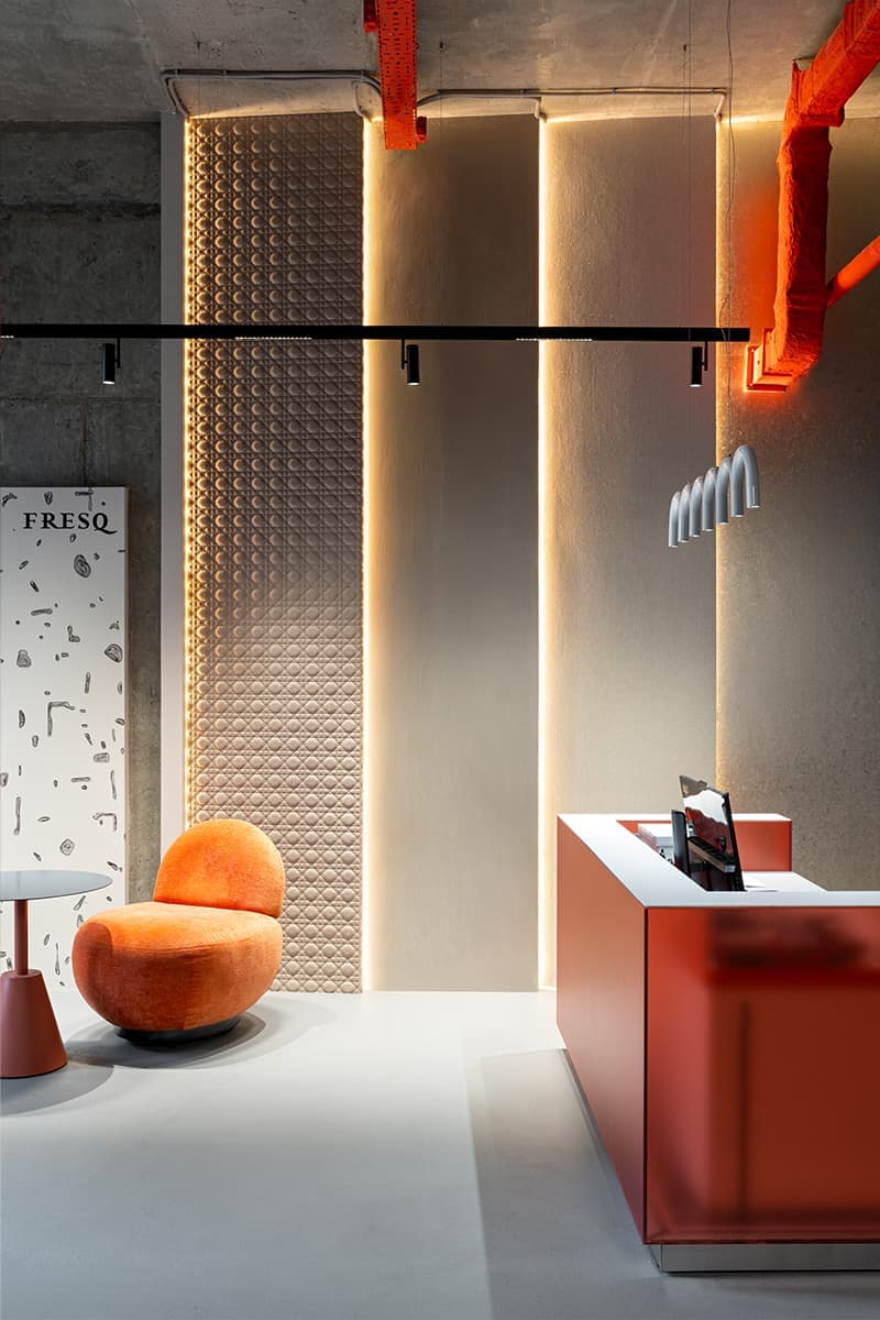 Красочное оформление шоурума интерьерных материалов — проект DAVYDOV STUDIO