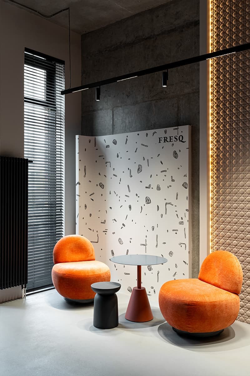 Красочное оформление шоурума интерьерных материалов — проект DAVYDOV STUDIO