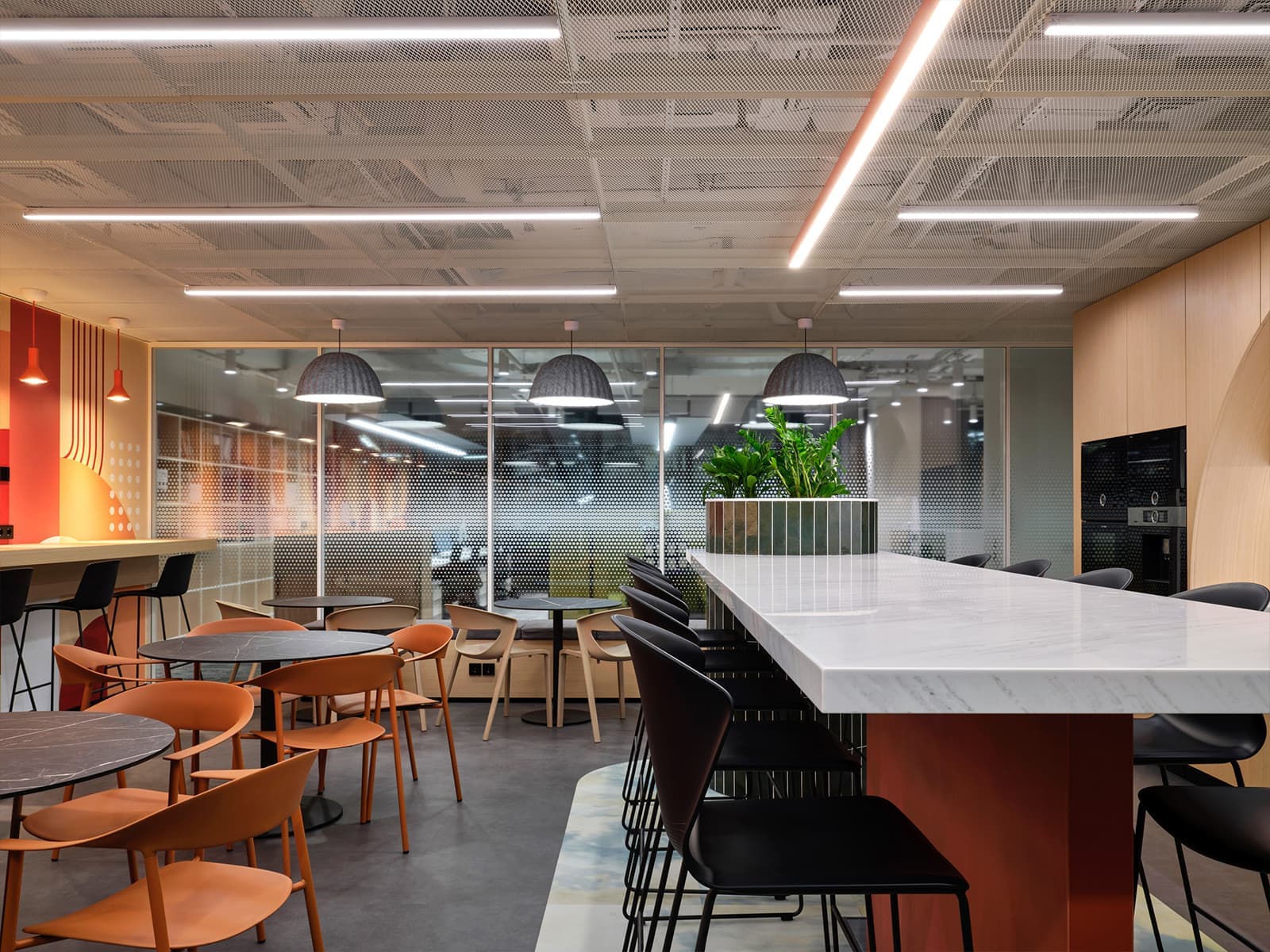 Галерея интерьерных решений в оформлении офиса московского холдинга — проект архитектурного бюро АРХИСТРА