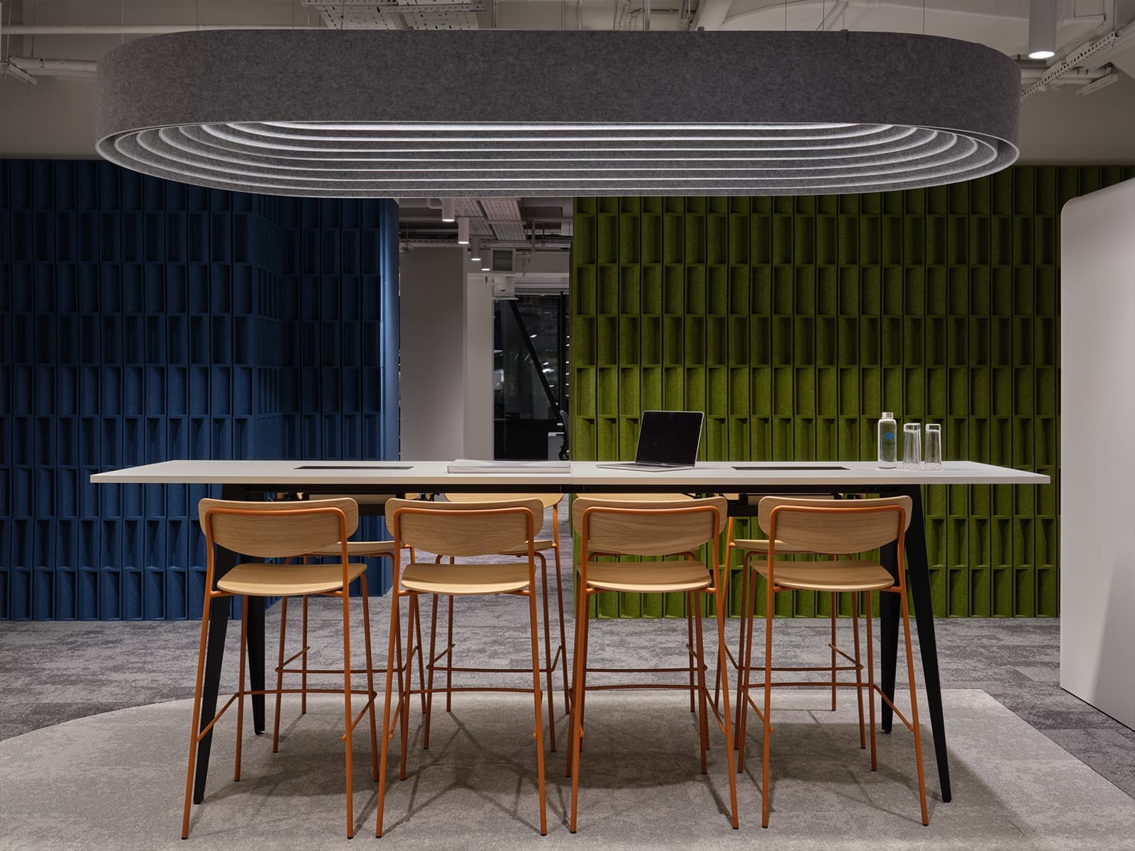 Галерея интерьерных решений в оформлении офиса московского холдинга — проект архитектурного бюро АРХИСТРА