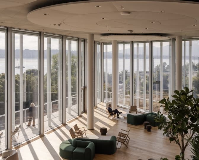 Herzog & de Meuron построили штаб-квартиру банка у Женевского озера