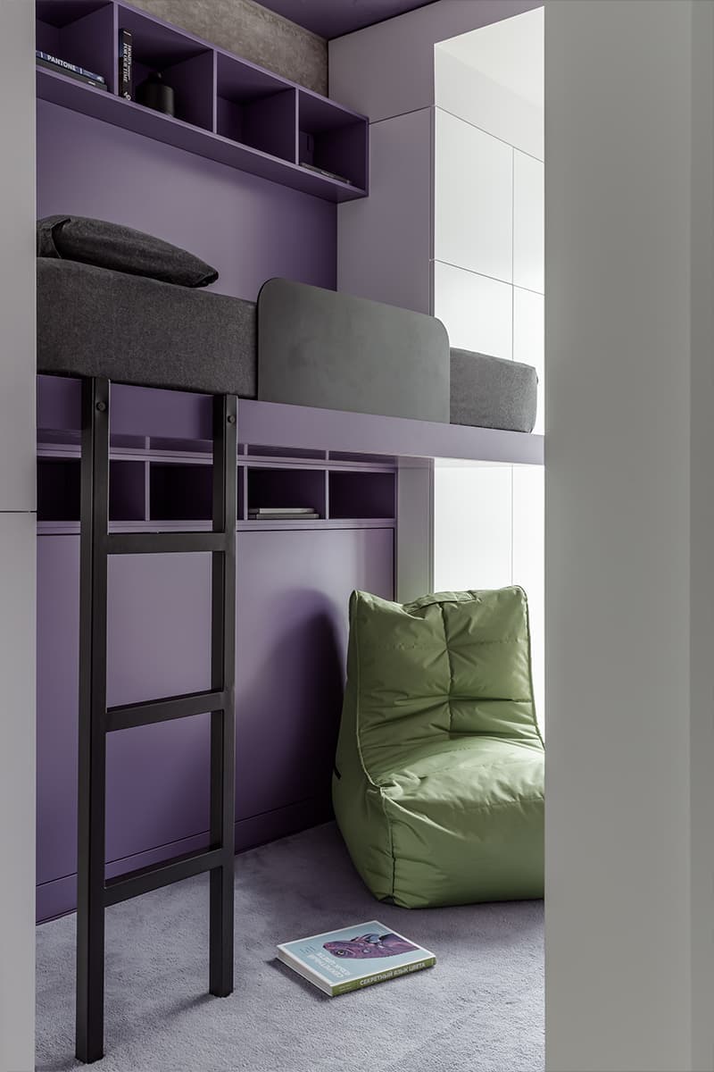 Функциональная лестница и текстура бетона в интерьере сочинской квартиры — проект дизайн-студии Aladashvili