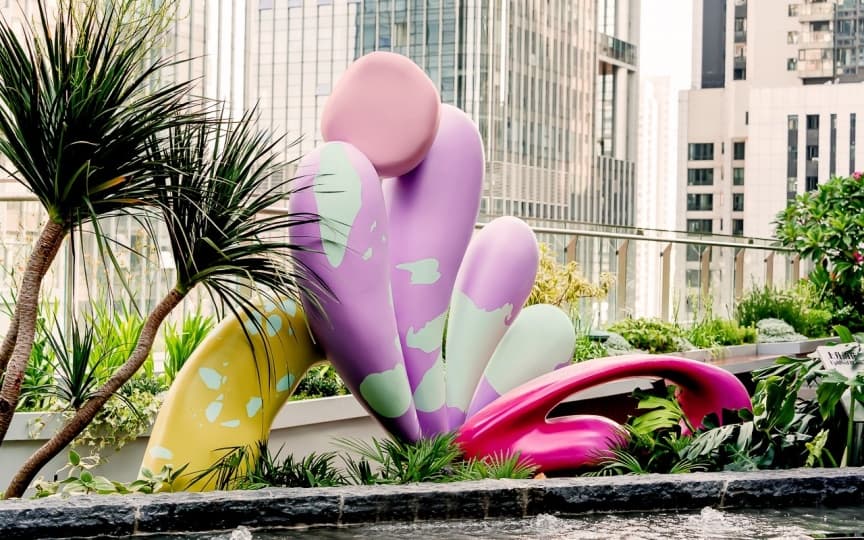 Алекс Проба установила красочную инсталляцию в Шэньчжэне