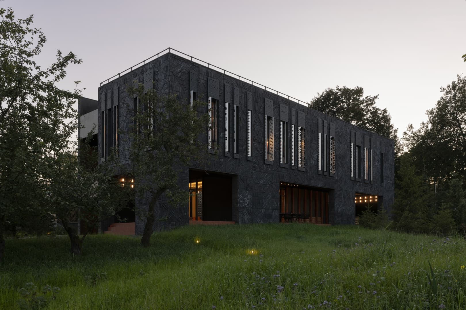 Osetskaya.Salov спроектировали «иммерсивный» гостевой дом в Переславле-Залесском Osetskaya.Salov спроектировали «иммерсивный» гостевой дом в Переславле-Залесском