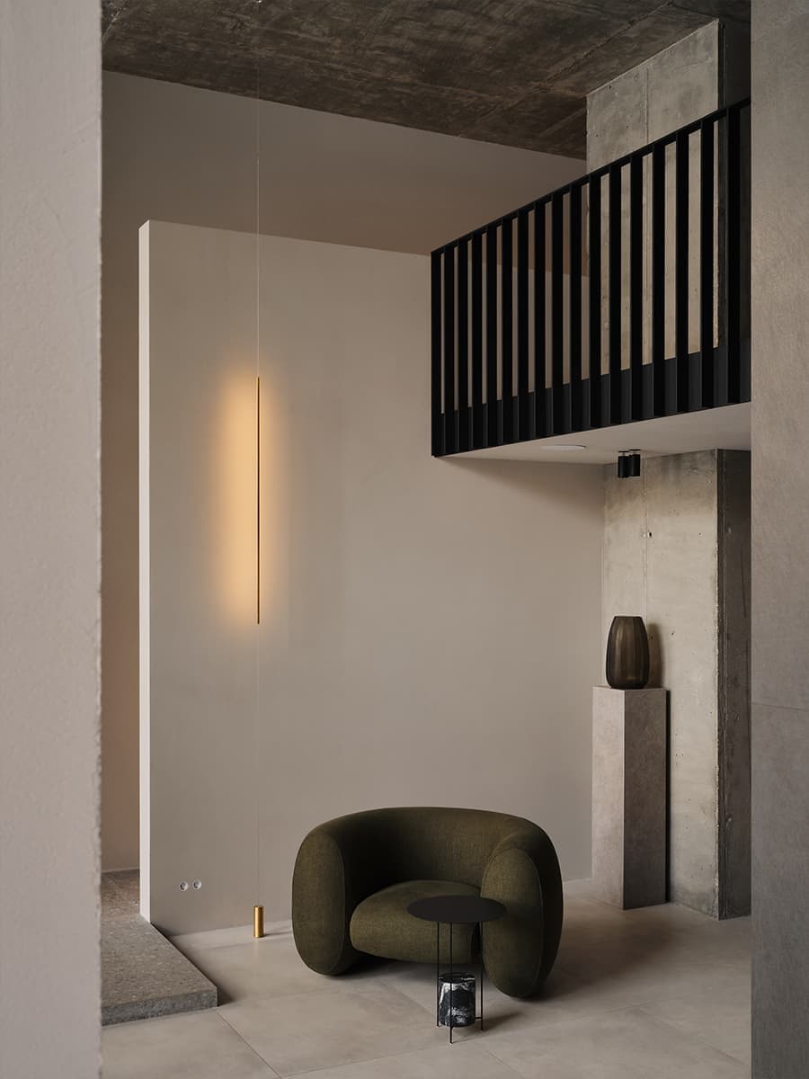 Землистые оттенки в интерьере мебельного шоурума — проект QUADRUM Studio