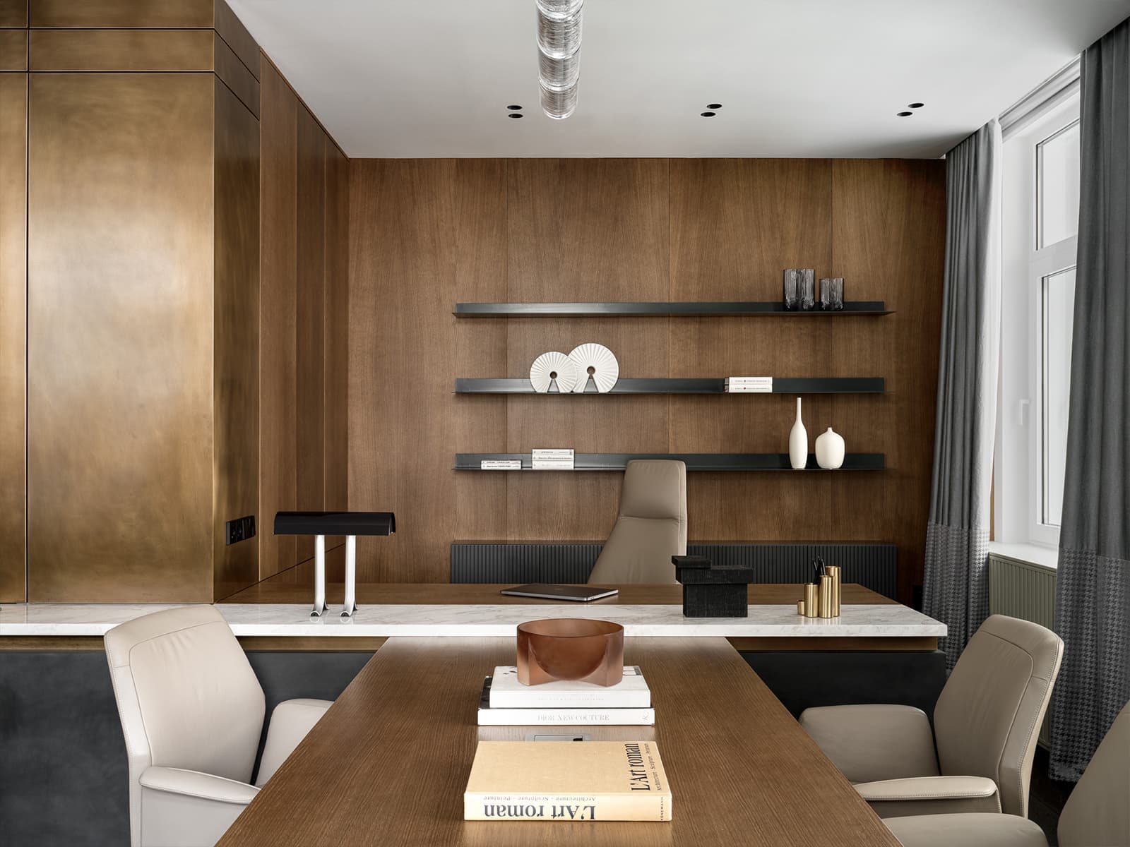 Обволакивающая палитра материалов в интерьере респектабельного офиса — проект бюро TOU Architects