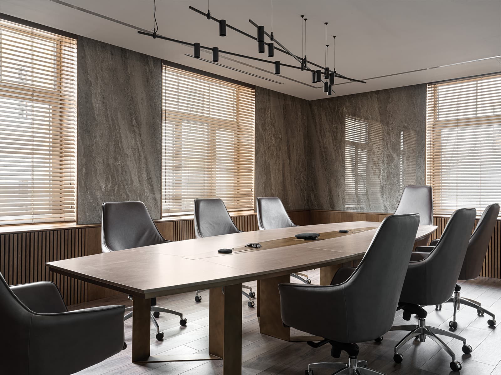 Обволакивающая палитра материалов в интерьере респектабельного офиса — проект бюро TOU Architects