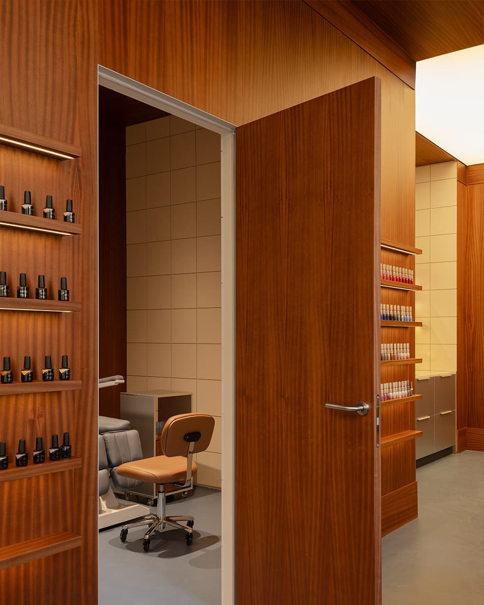 Отсылки к корейской архитектуре в интерьере бьюти-студии — проект Екатерины Рыбалко