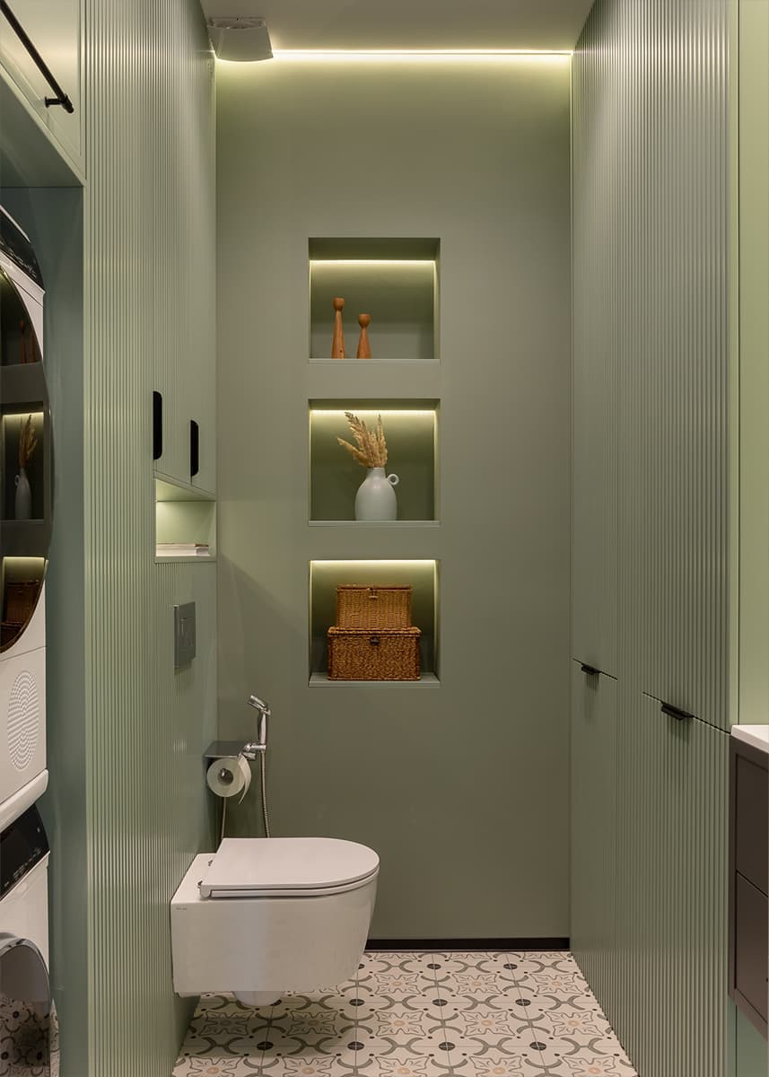 Декоративные птицы и узорчатые обои в интерьере квартиры для девушки — проект Ирины Чекмаревой