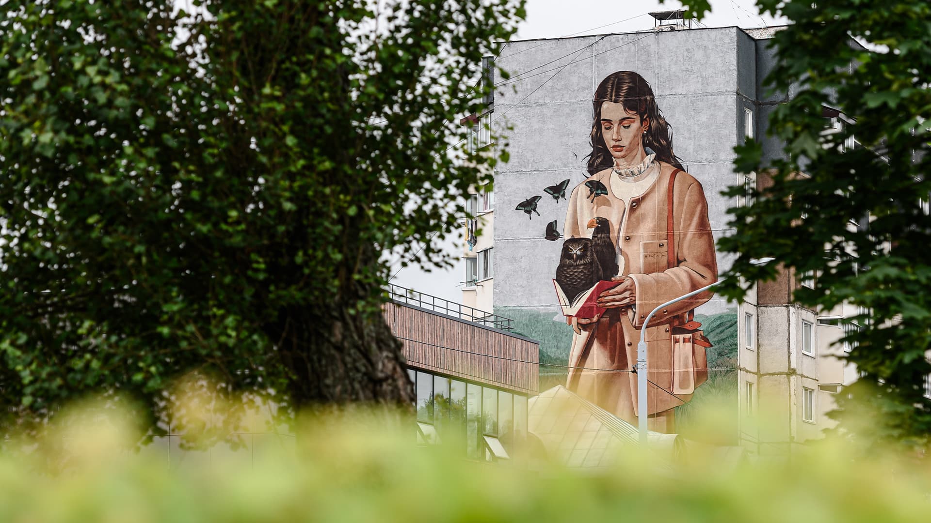 Как уличное искусство договаривается с городом: опыт паблик-арт программы «Взгляды»