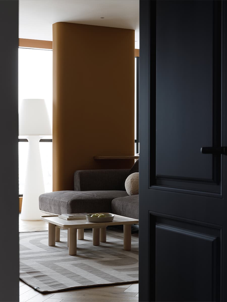 Теплые сдержанные оттенки в интерьере квартиры для дружной семьи — проект Starikova.Architects