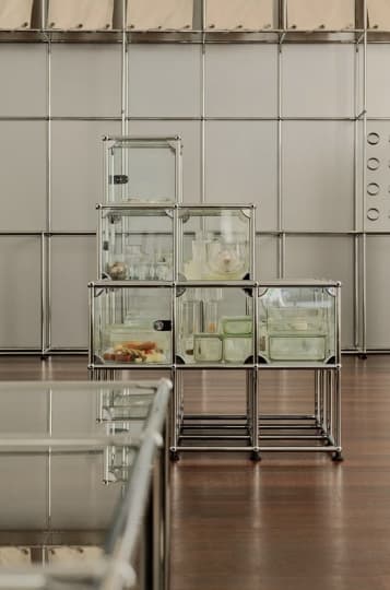 Коллаборация USM и студии LOVEISENOUGH