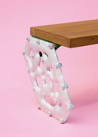 Лондонские дизайнеры вместе со школьниками разработали уличную скамью