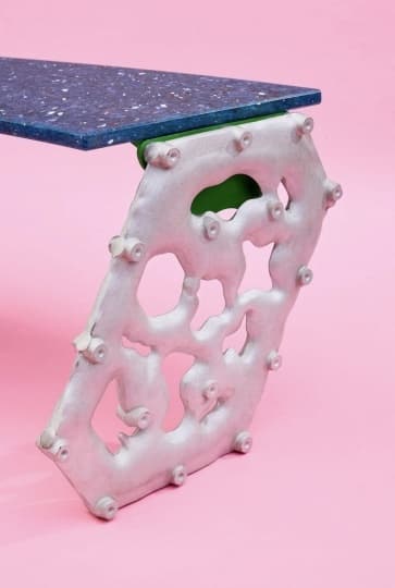 Лондонские дизайнеры вместе со школьниками разработали уличную скамью