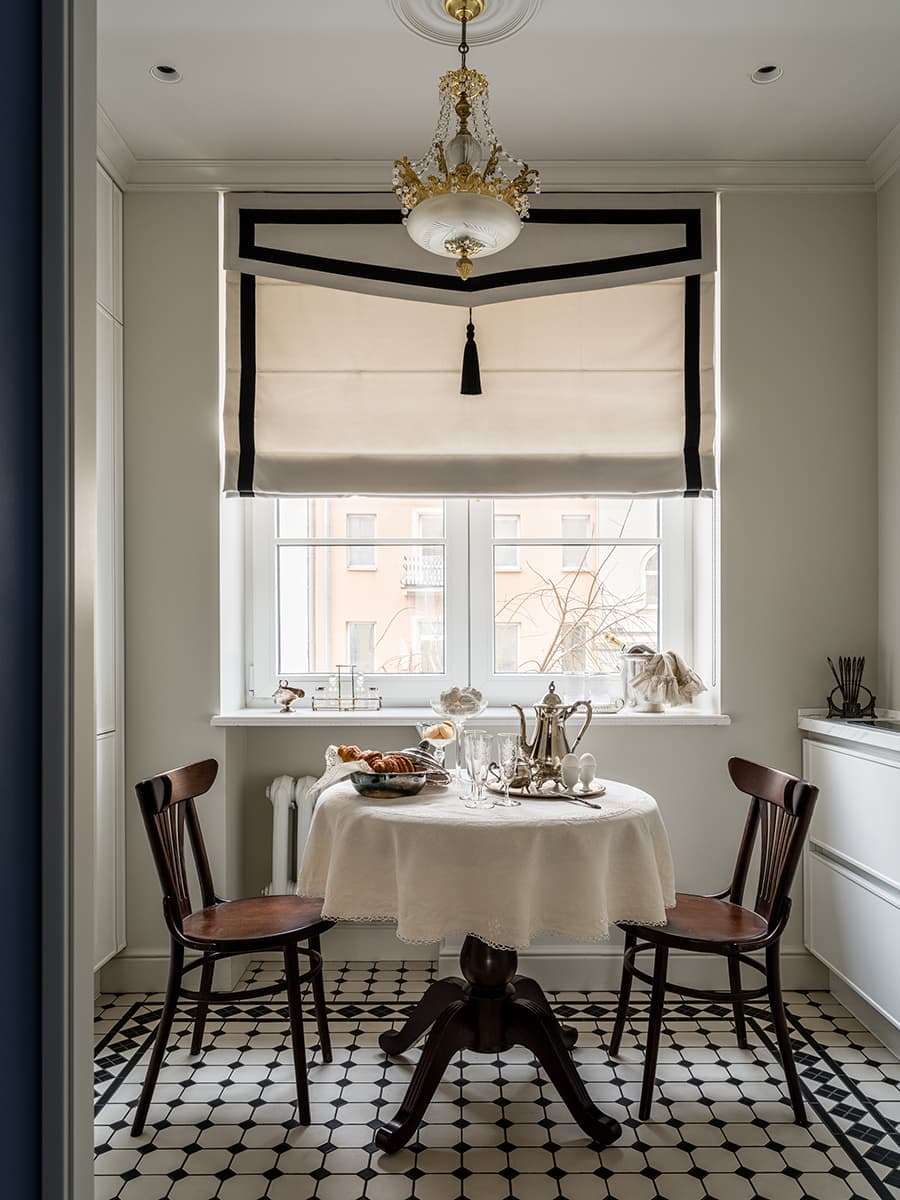 Парадный интерьер светлой квартиры в знаменитой сталинке — проект BF Creative