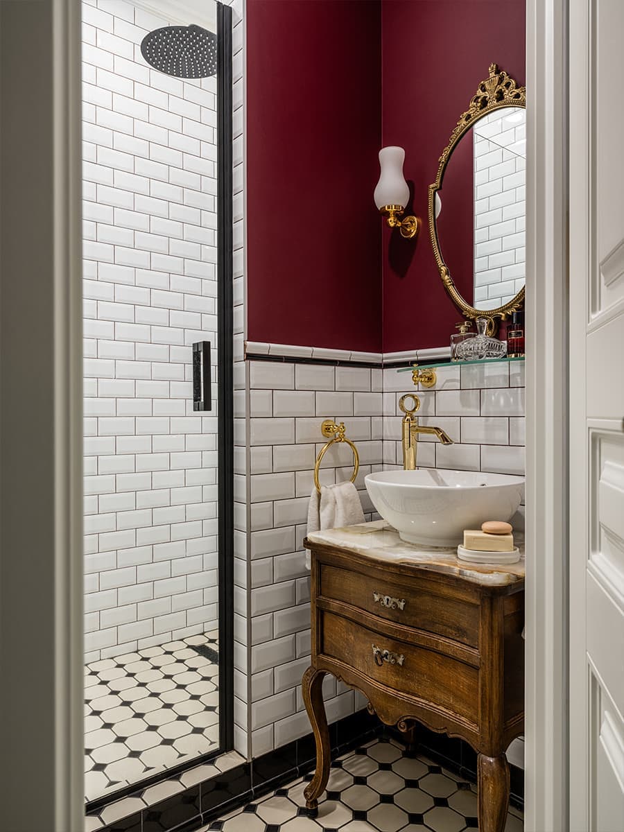 Парадный интерьер светлой квартиры в знаменитой сталинке — проект BF Creative