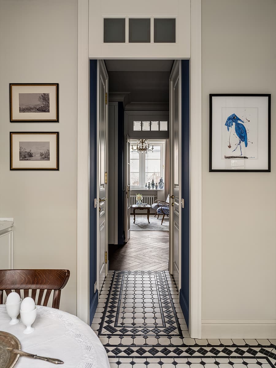 Парадный интерьер светлой квартиры в знаменитой сталинке — проект BF Creative