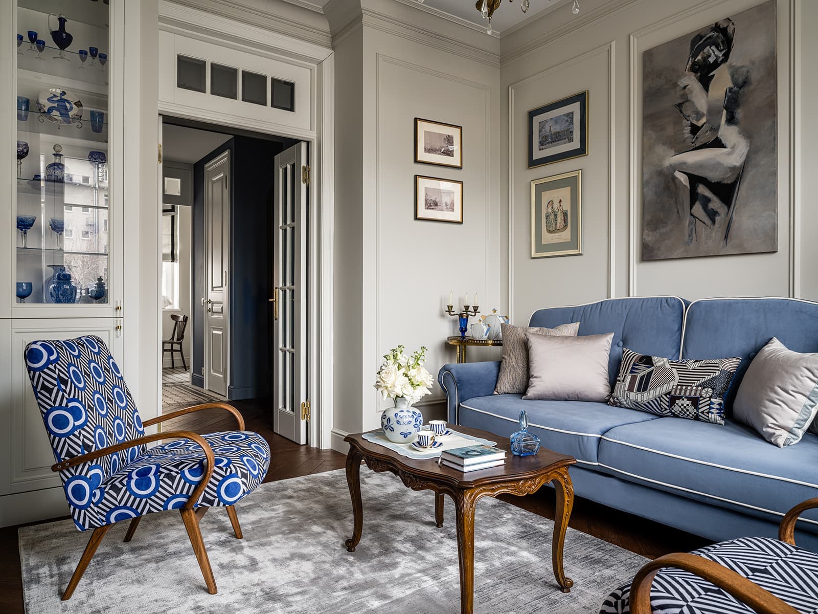 Парадный интерьер светлой квартиры в знаменитой сталинке — проект BF Creative