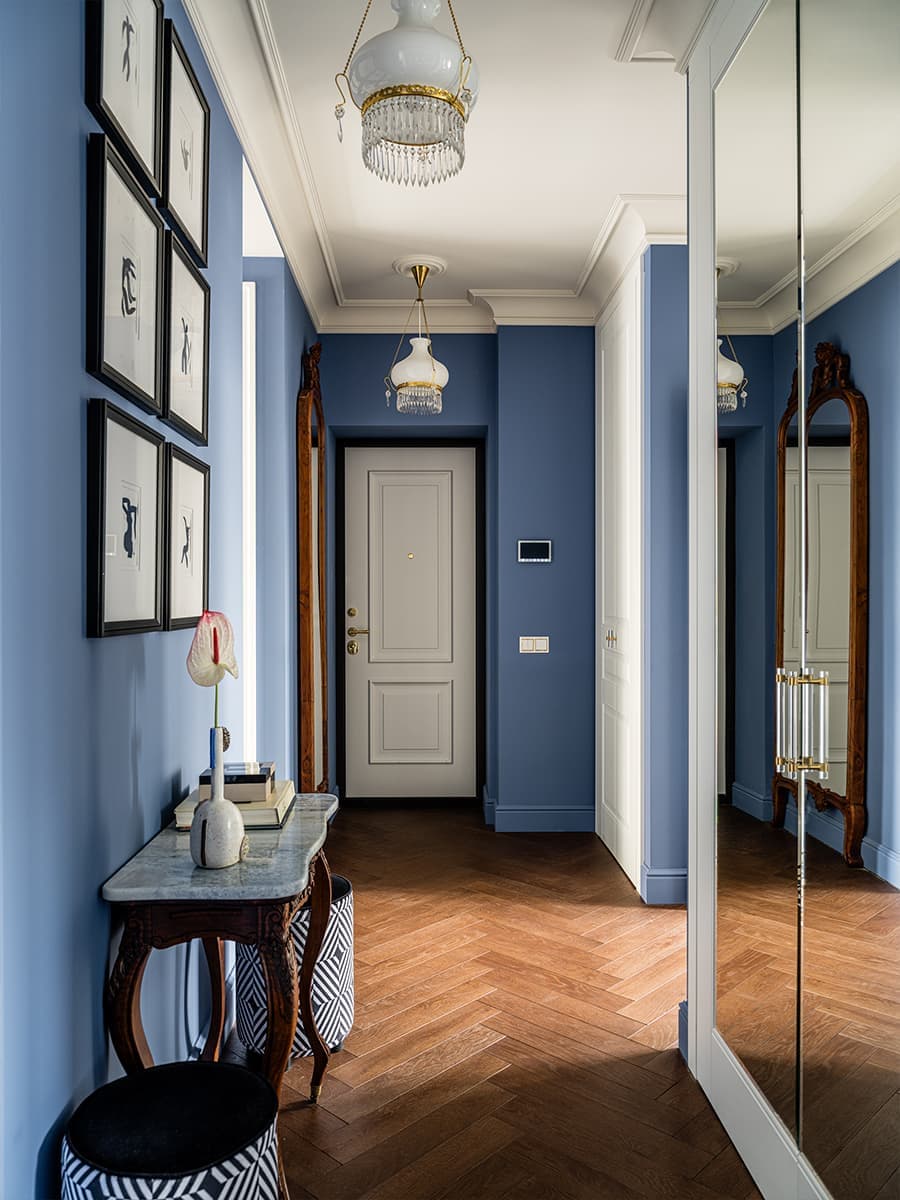 Парадный интерьер светлой квартиры в знаменитой сталинке — проект BF Creative