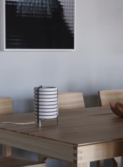 Akasaki & Vanhuyse сделали лампу из старых поручней